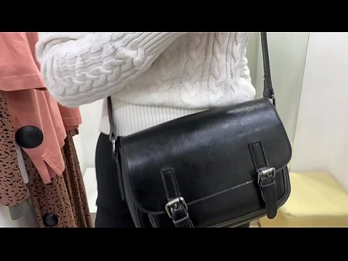 ❤️ Masturbació pública de la jove gossa FeralBerry amb un consolador al provador ️❌ Porno rus a nosaltres ❌️